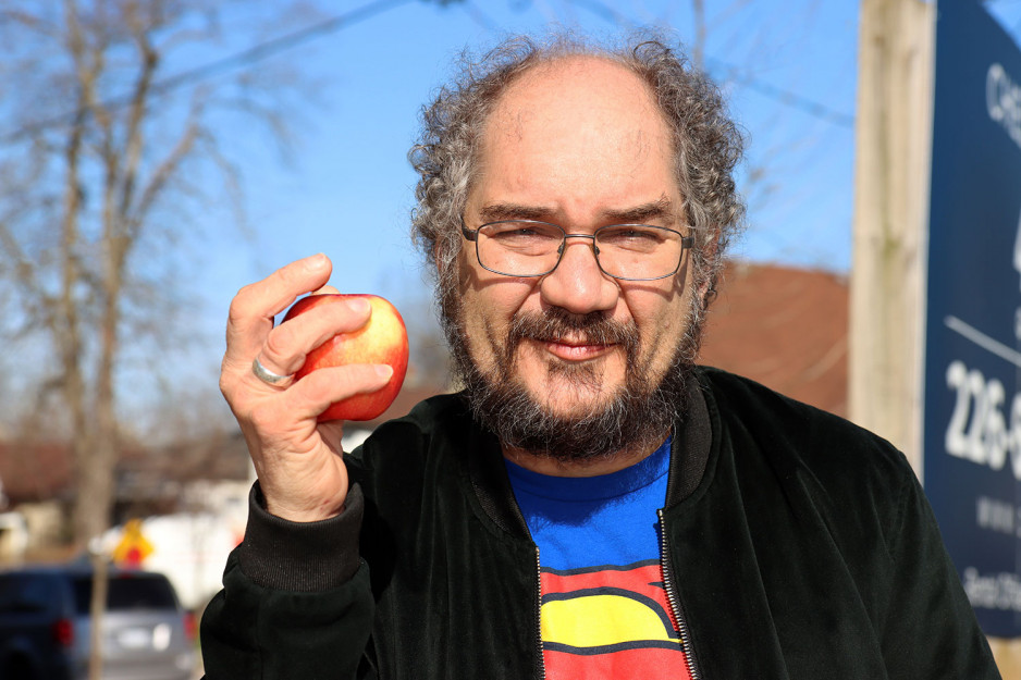 Mark Alfieri holding an apple