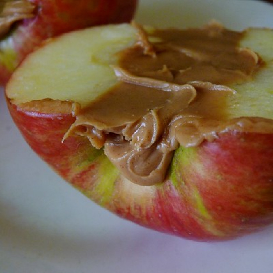apple with peanut butter