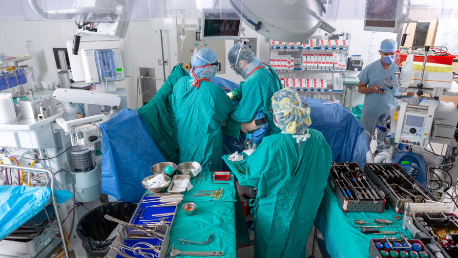 surgeons performing surgery in the operating room