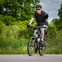 cyclist giving the peace sign